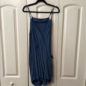 Sleeveless Blue V-Neck Pleated Mini Dress